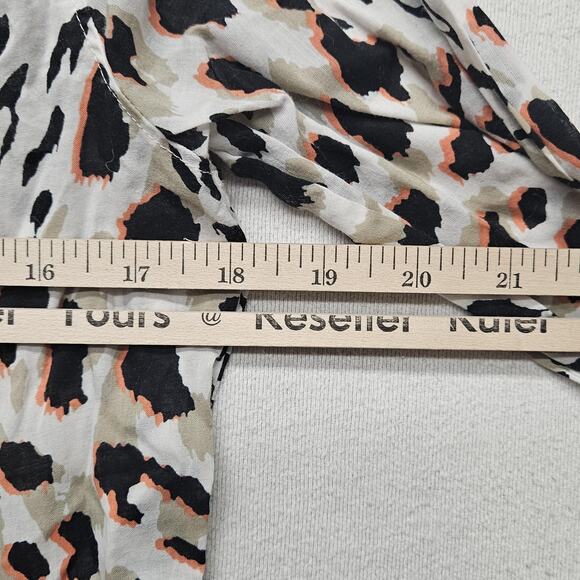 Foxcroft Shirt Womens 6 White Black Animal Print Wrinkle Free Shaped Fit Cotton - Picture 7 of 9